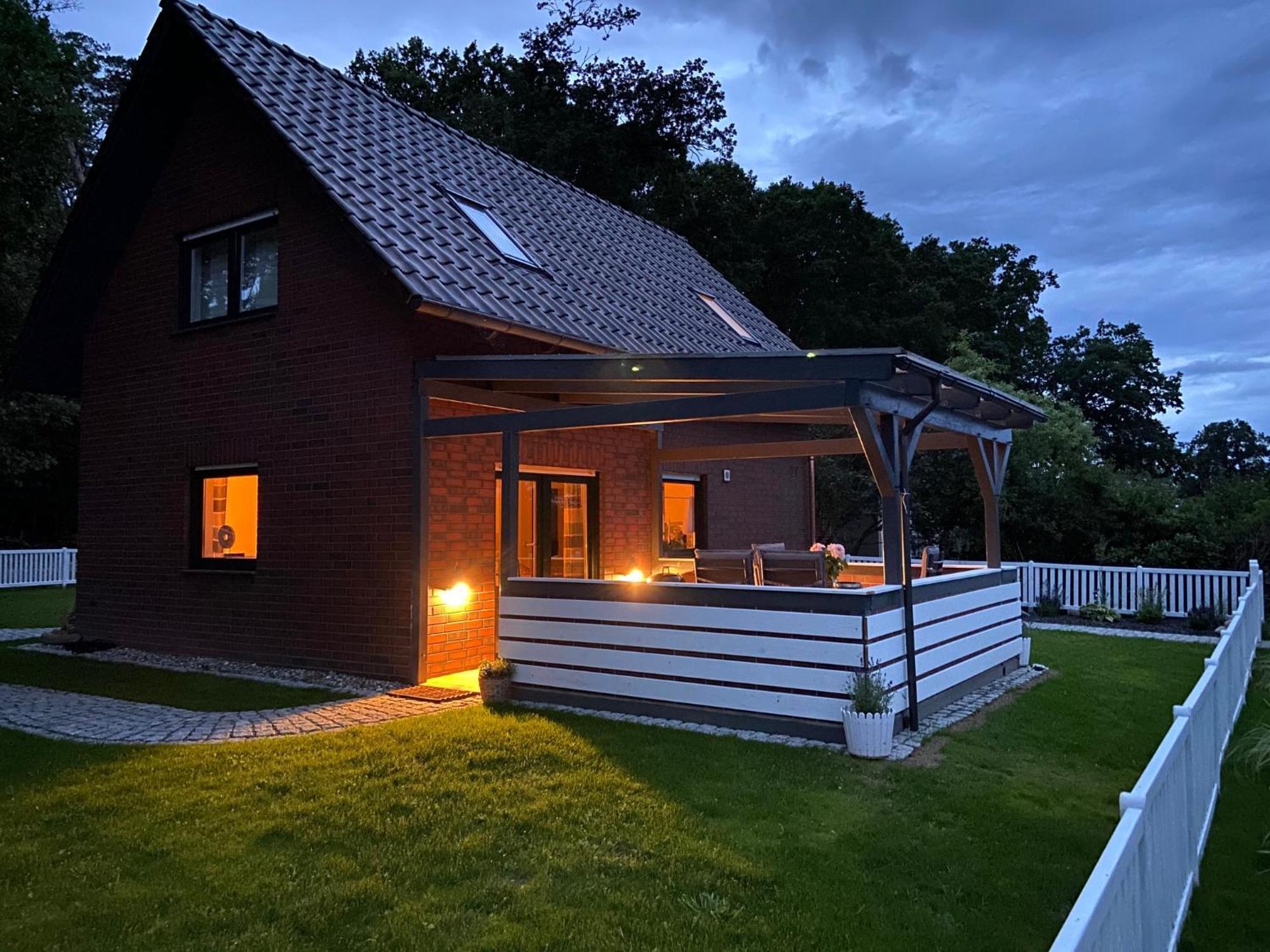 Strandhaus Mathea - Ruhige Lage Direkt Am Fleesensee - Parkplatz, Kamin, Sauna - Familienfreundlich Unter Göhren Eksteriør bilde